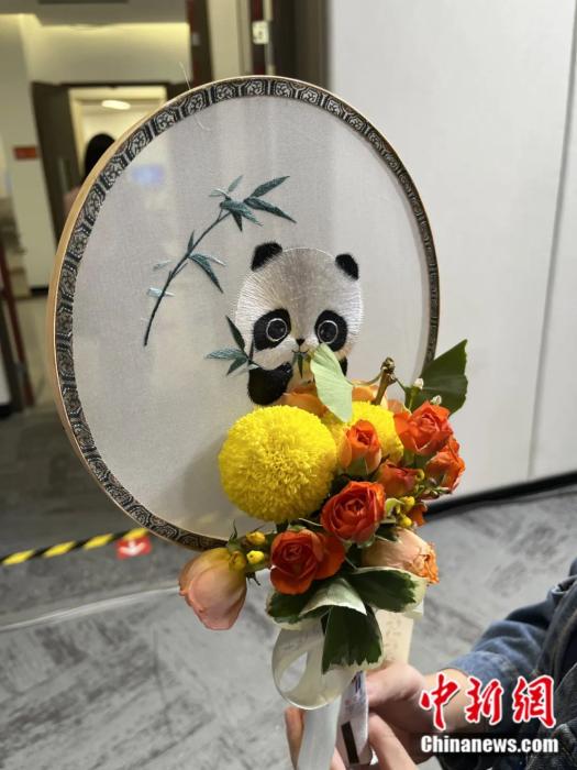 成都世乒赛团体赛中国男团女团双冠，大熊猫纪