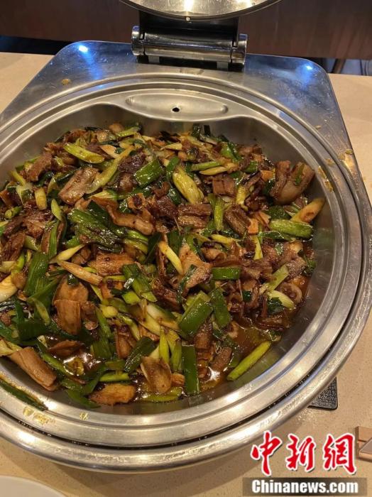 成都世乒赛团体赛中国男团女团双冠，大熊猫纪