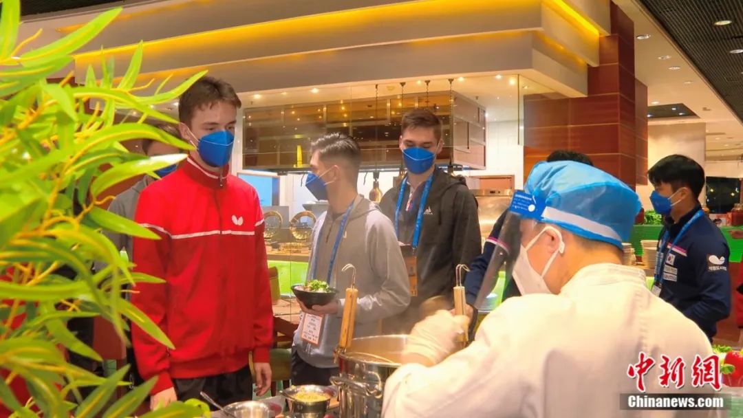 成都世乒赛团体赛中国男团女团双冠，大熊猫纪