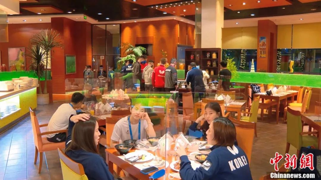 成都世乒赛团体赛中国男团女团双冠，大熊猫纪