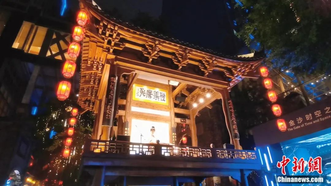 成都世乒赛团体赛中国男团女团双冠，大熊猫纪