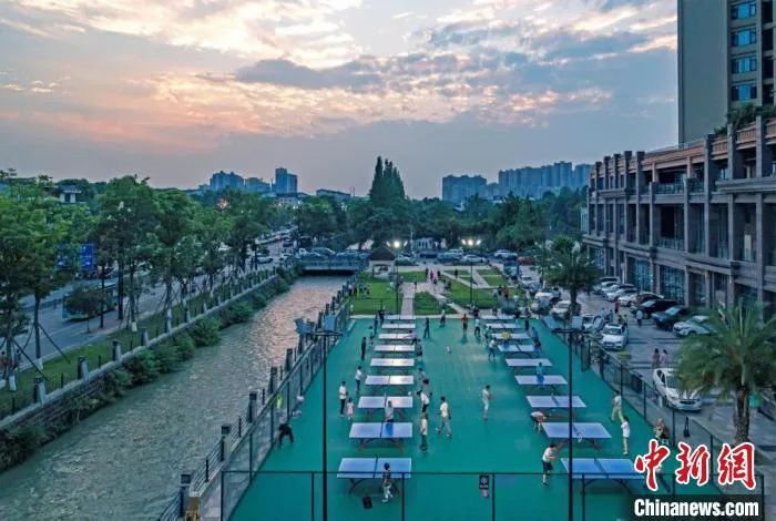 成都世乒赛团体赛中国男团女团双冠，大熊猫纪