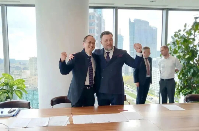 中国乒乓冠军樊振东加盟杜塞尔多夫俱乐部，开