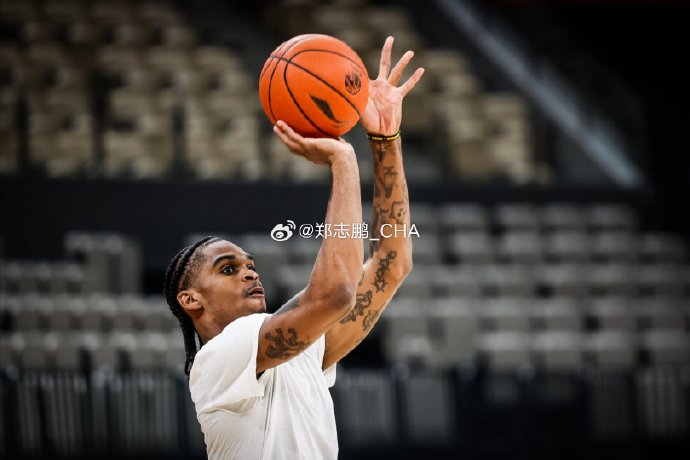 克里斯托弗加盟深圳男篮助力前四争夺战