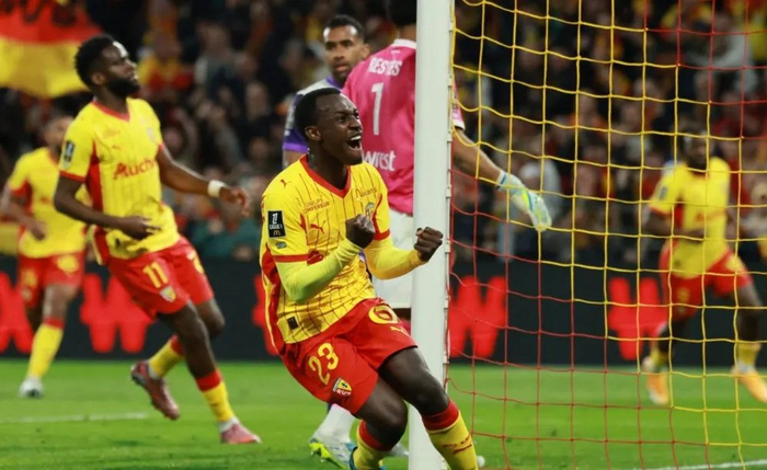 朗斯主场上演惊天逆转3-2绝杀图卢兹