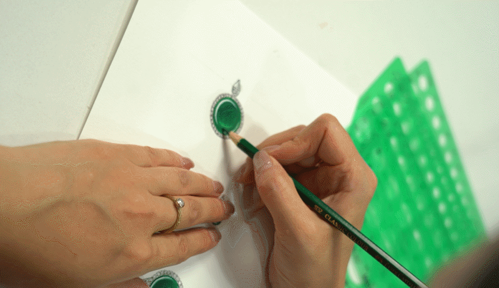 陪陈梦夺冠的翡翠吊坠藏着哪些玄机？设计师揭