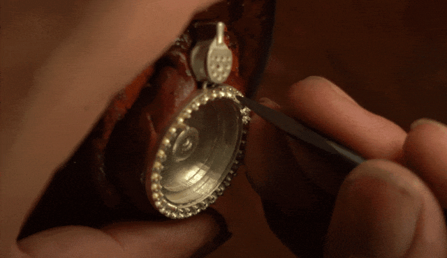 陪陈梦夺冠的翡翠吊坠藏着哪些玄机？设计师揭